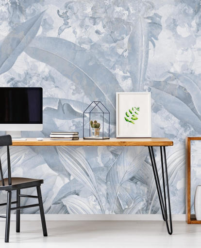 peinture murale bleue personnalisable de la jungle appelée Misty Blue Tropical Palm par Edina Jeremscuk