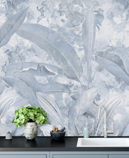 mural azul personalizable de la jungla llamado Misty Blue Tropical Palm de Edina Jeremscuk