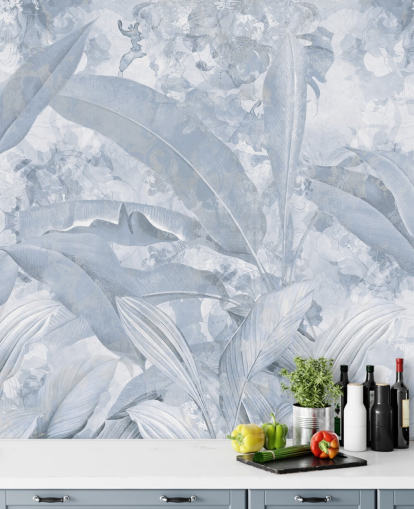 peinture murale bleue personnalisable de la jungle appelée Misty Blue Tropical Palm par Edina Jeremscuk