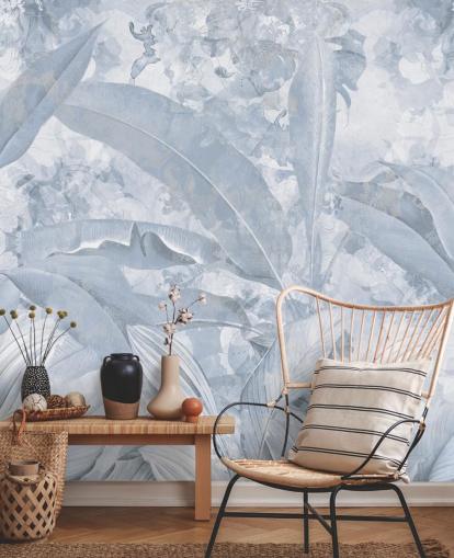 blå anpassningsbar djungelväggmålning kallad Misty Blue Tropical Palm av Edina Jeremscuk