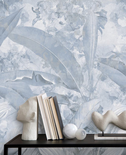 murale blu personalizzabile sulla giungla chiamato Misty Blue Tropical Palm di Edina Jeremscuk