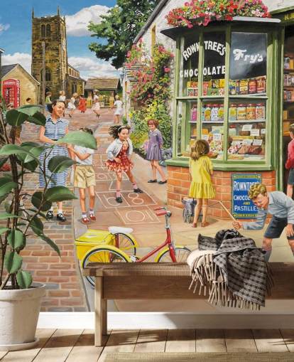 colorido mural de papel pintado de la época pasada llamado The Sweet Shop de Trevor Mitchell para residencias de ancianos