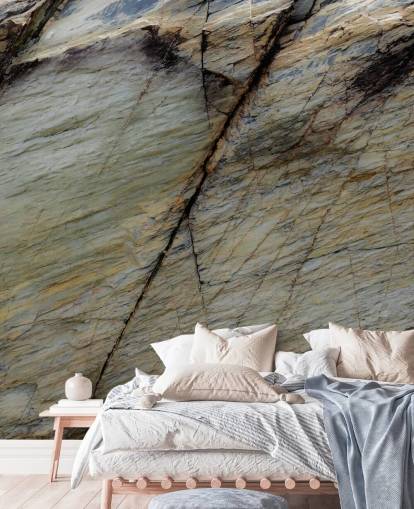 mural de piedra gris llamado Emergence Study de Petra Meikle de Vlas