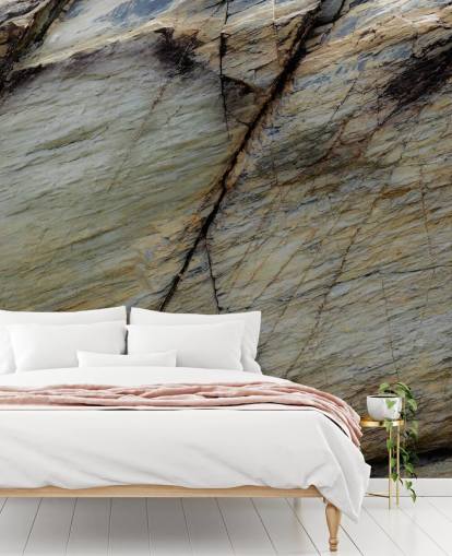 mural de piedra gris llamado Emergence Study de Petra Meikle de Vlas