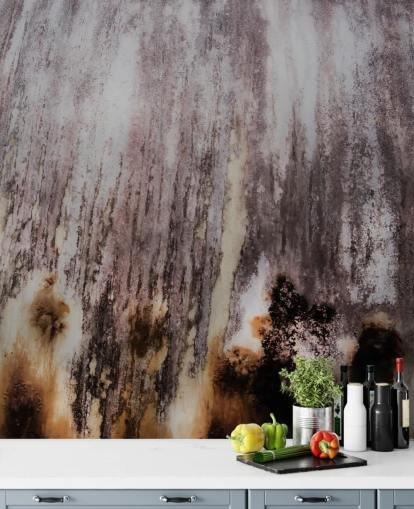 grijze muurschildering op maat genaamd Falling Surface van Petra Meikle de Vlas