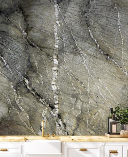 grå sten väggmålning kallad Quartz Whispers av konstnären Petra Meikle de Vlas