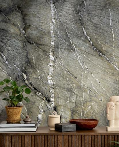 peinture murale en pierre grise intitulée Quartz Whispers de l'artiste Petra Meikle de Vlas peinture murale en pierre grise intitulée Quartz Whispers de l'artiste Petra Meikle de Vlas