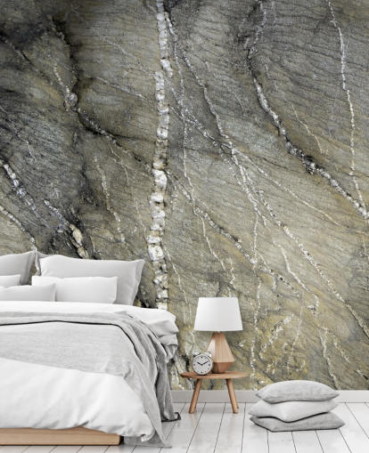 graues Steinwandbild namens Quartz Whispers von der Künstlerin Petra Meikle de Vlas