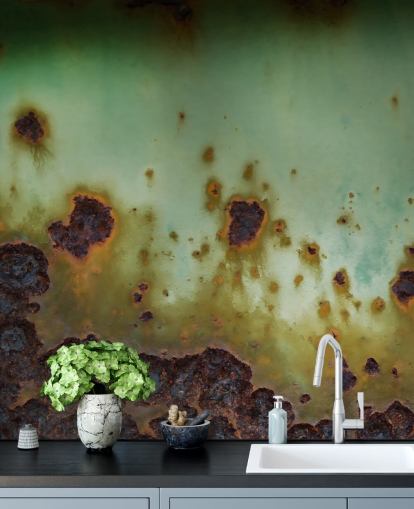 mural de metal corroído verde y marrón llamado Surface Bloom de Petra Meikle de Vlas