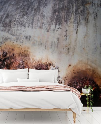 grå och brun metall effekt väggmålning kallad Surface Strata av Petra Meikle de Vlas