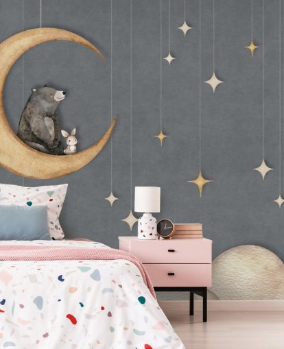 blauwe kinderkamermuurschildering op maat genaamd Bear on the Moon Blue uit de Oliver Robins collectie blauwe kinderkamermuurschildering op maat genaamd Bear on the Moon Blue uit de Oliver Robins collectie