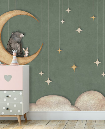 grünes, individuelles Kinderzimmer-Wandbild namens Bear on the Moon Green aus der Oliver Robins-Kollektion grünes, individuelles Kinderzimmer-Wandbild namens Bear on the Moon Green aus der Oliver Robins-Kollektion
