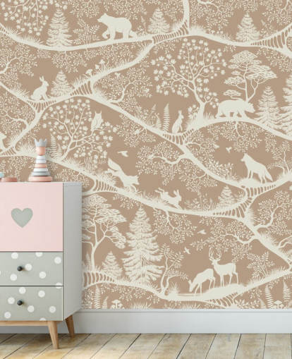 bruine op maat gemaakte muurschildering met bosdieren genaamd Nordic Nature Brown White uit de Oliver Robins-collectie