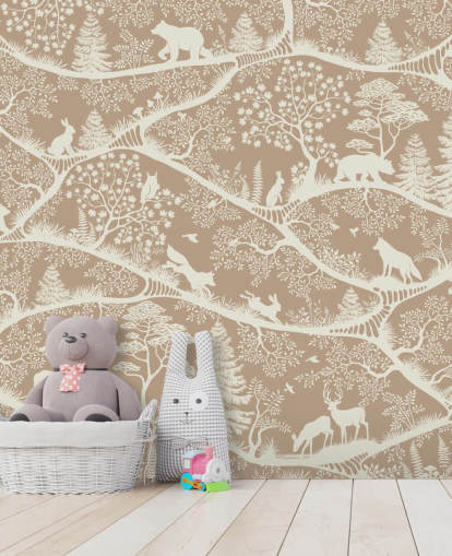 braunes maßgefertigtes Wandbild mit Waldtieren namens Nordic Nature Brown White aus der Oliver Robins-Kollektion