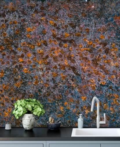 Decorazione murale con metallo invecchiato