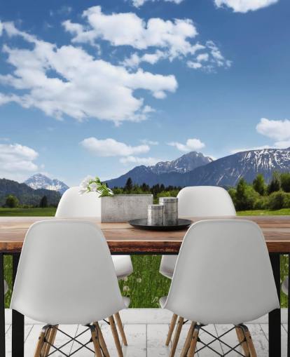 Decorazione murale con vista su prati e montagne