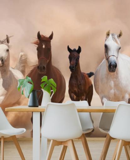 Peinture murale de course de troupeau de chevaux bruns et blancs