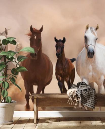 Decorazione murale con gregge di cavalli marroni e bianchi