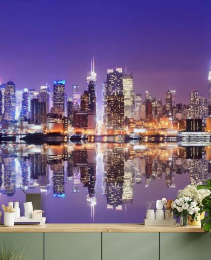 papier peint mural personnalisé de New York la nuit appelé Manhattan Reflections pour les bureaux
