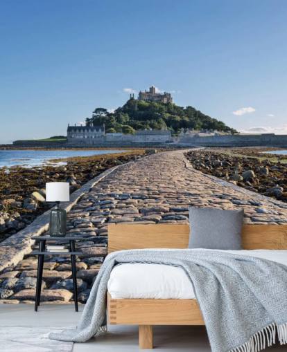 Castelo no mar com parede de caminho de paralelepípedos