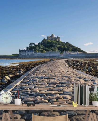 Schloss im Meer mit Kopfsteinpflasterweg Fototapete