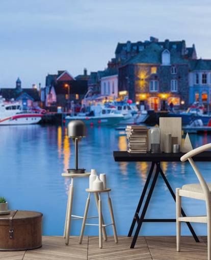 Decorazione murale con porto illuminato di notte