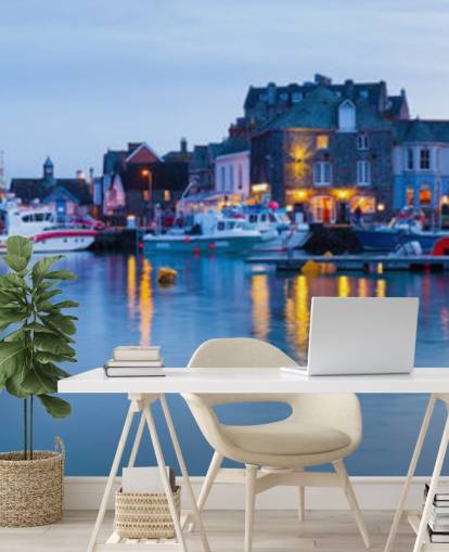 Decorazione murale con porto illuminato di notte