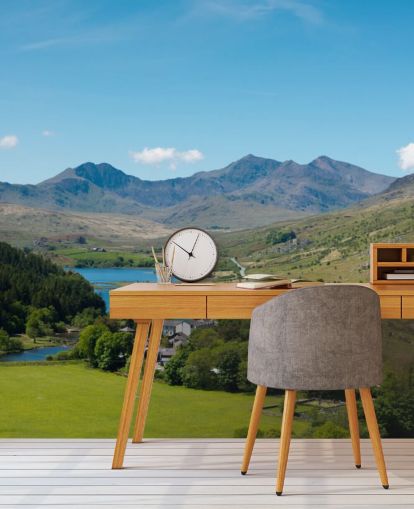 Decorazione murale con lago blu nelle montagne verdi Decorazione murale con lago blu nelle montagne verdi