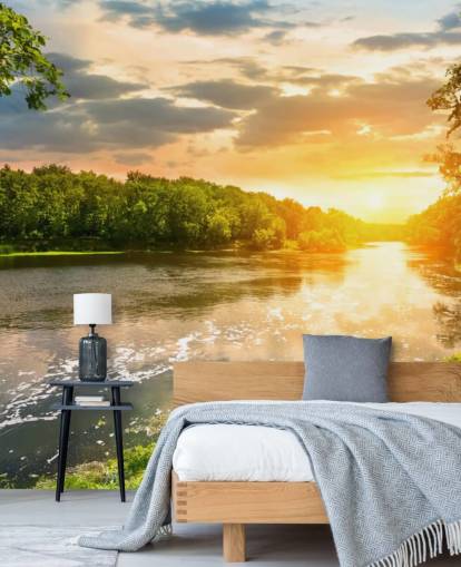 mural de papel pintado personalizable azul y verde al atardecer, río en el campo, llamado River Sunset para comedores y oficinas