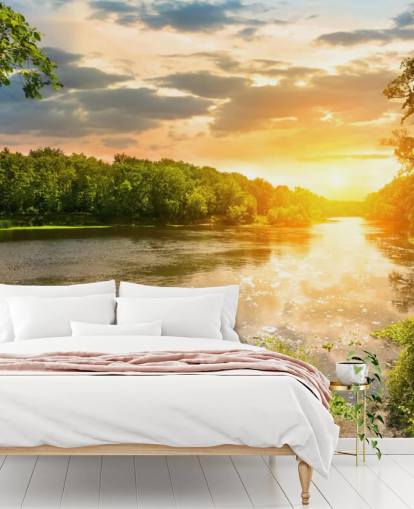 mural de papel pintado personalizable azul y verde al atardecer, río en el campo, llamado River Sunset para comedores y oficinas