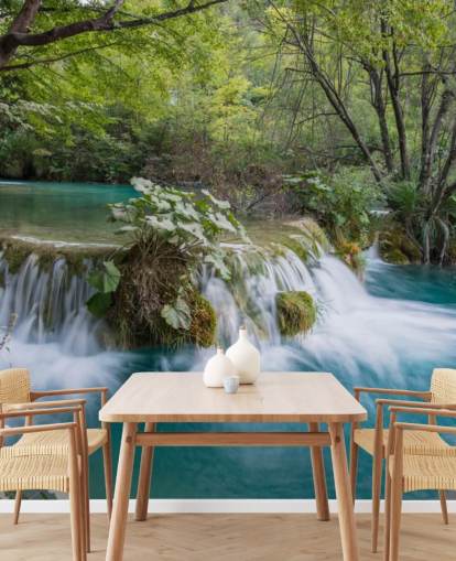 Decorazione murale con cascata nella foresta e acqua limpida Decorazione murale con cascata nella foresta e acqua limpida