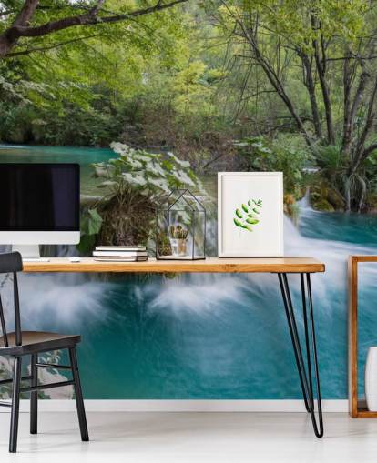 Decorazione murale con cascata nella foresta e acqua limpida Decorazione murale con cascata nella foresta e acqua limpida