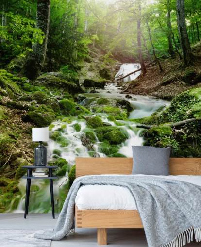 grüne Wasserfall-Tapete namens Foggy Forest Waterfall für Büros und Badezimmer grüne Wasserfall-Tapete namens Foggy Forest Waterfall für Büros und Badezimmer