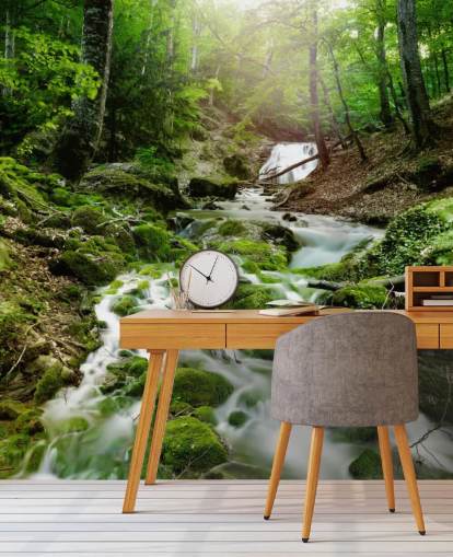 groene waterval muurschildering genaamd Foggy Forest Waterfall voor kantoren en badkamers groene waterval muurschildering genaamd Foggy Forest Waterfall voor kantoren en badkamers