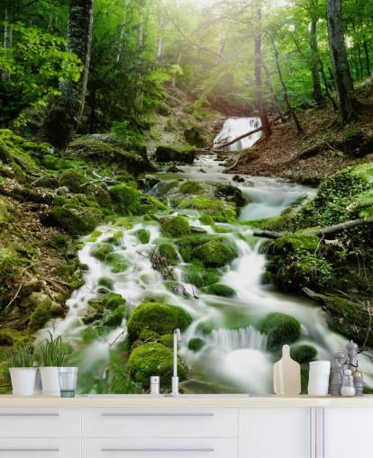 grönt vattenfall tapetväggmålning kallad Foggy Forest Waterfall för kontor och badrum grönt vattenfall tapetväggmålning kallad Foggy Forest Waterfall för kontor och badrum