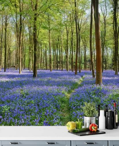 grön och blå anpassningsbar skogstapetväggmålning kallad Bluebells i Wepham Woods för sovrum
