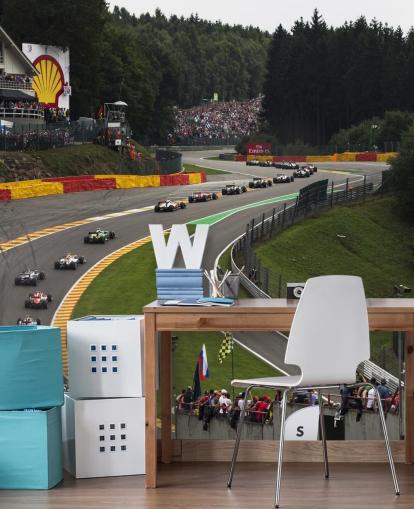 Image agrandie du papier peint de la piste de course de F1