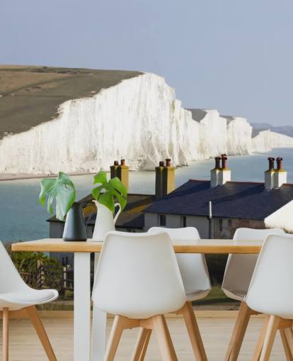 Decorazione murale con scogliere bianche di Dover e cottage bianco