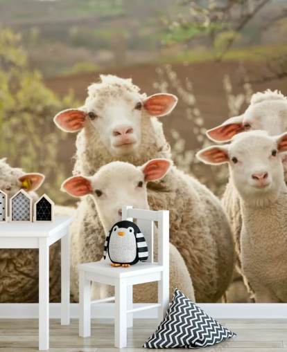 hvitt og grønt sauetapetmaleri kalt Sheep on Pasture for hjem og bedrifter