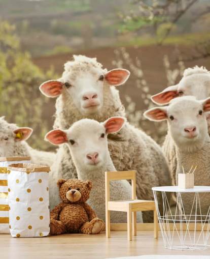 hvitt og grønt sauetapetmaleri kalt Sheep on Pasture for hjem og bedrifter