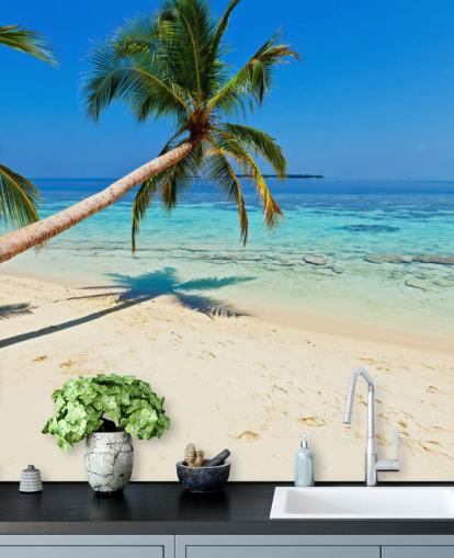 papier peint mural de plage tropicale bleu et sable appelé Palm Fringed Beach pour les maisons et les entreprises