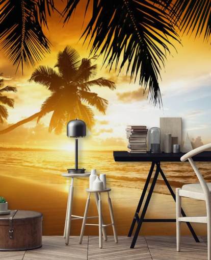 Orangefarbenes Hintergrundbild mit Sonnenuntergang, Palme und Strand