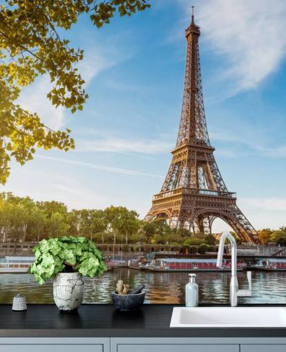 eiffel tower on a sunny day wallpaper