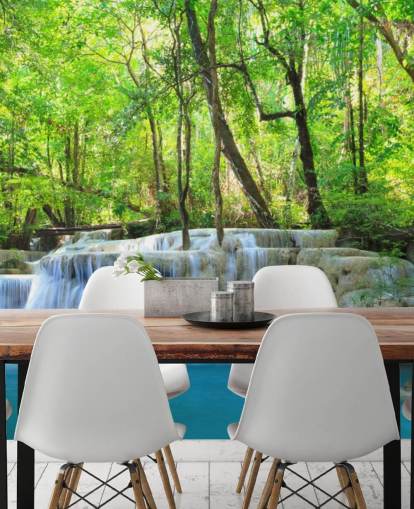 mural de papel pintado de cascada personalizable azul y verde llamado Cascada de Erawan, Tailandia, para oficinas, dormitorios y salas de estar