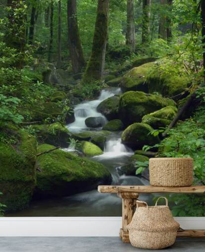 grüne, individuell gestaltbare Wasserfall-Tapete namens Mossy Waterfall für Wohnzimmer und Küche