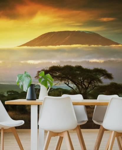 Monte Kilimanjaro acima do Mural de Nuvens