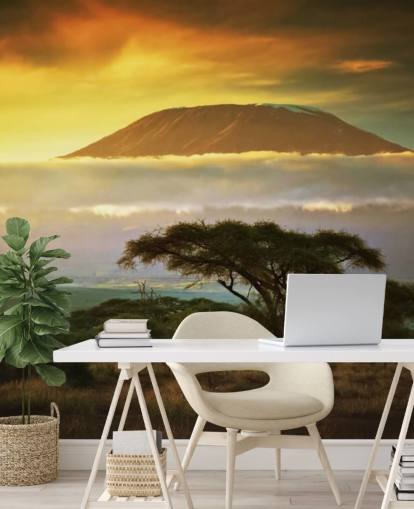 Monte Kilimanjaro acima do Mural de Nuvens