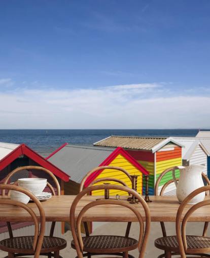 kleurrijke strandhutten op strandbehang