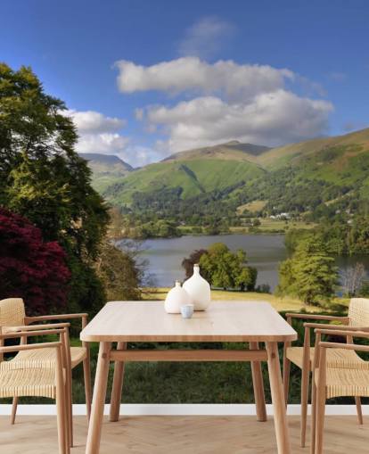 Decorazione murale con bellissimi alberi del Lake District, lago e colline