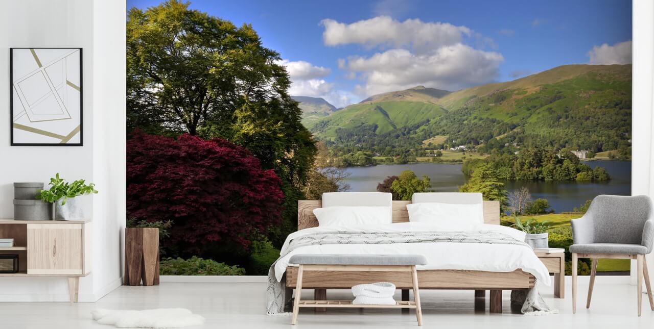 Decorazione murale con bellissimi alberi del Lake District, lago e colline